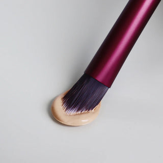 IDUN Minerals Pro Triangle Concealer Brush sfeer