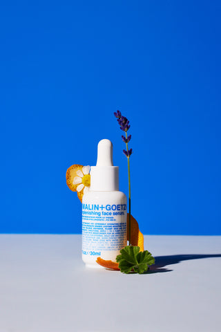 Malin+Goetz Replenishing Face Serum sfeer met kamille