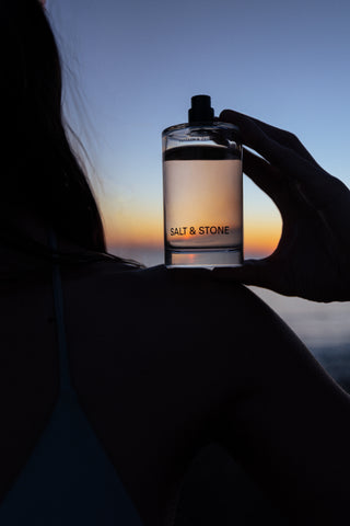 Salt & Stone Body Mist Saffron & Cedar 100ml sfeer 1