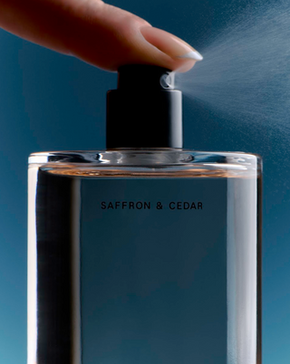 Salt & Stone Body Mist Saffron & Cedar 100ml sfeer 2