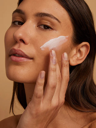 Alpha-H After Hours AHA Moisturiser aanbrengen