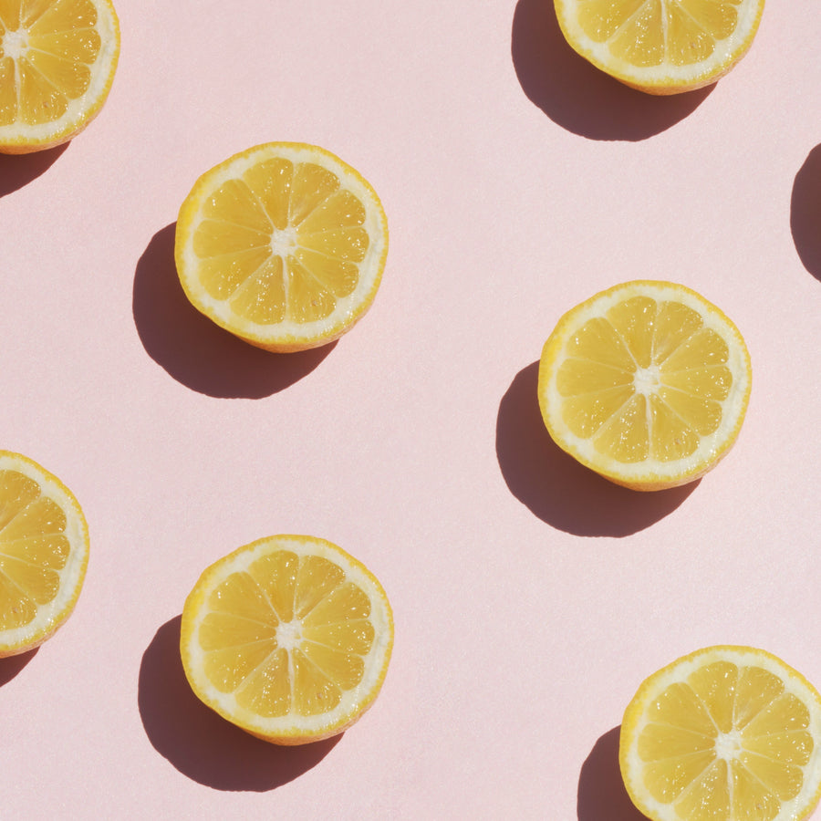 Waarom ook jij vitamine C in je huidverzorgingsroutine zou moeten verwerken