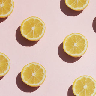 Waarom ook jij vitamine C in je huidverzorgingsroutine zou moeten verwerken