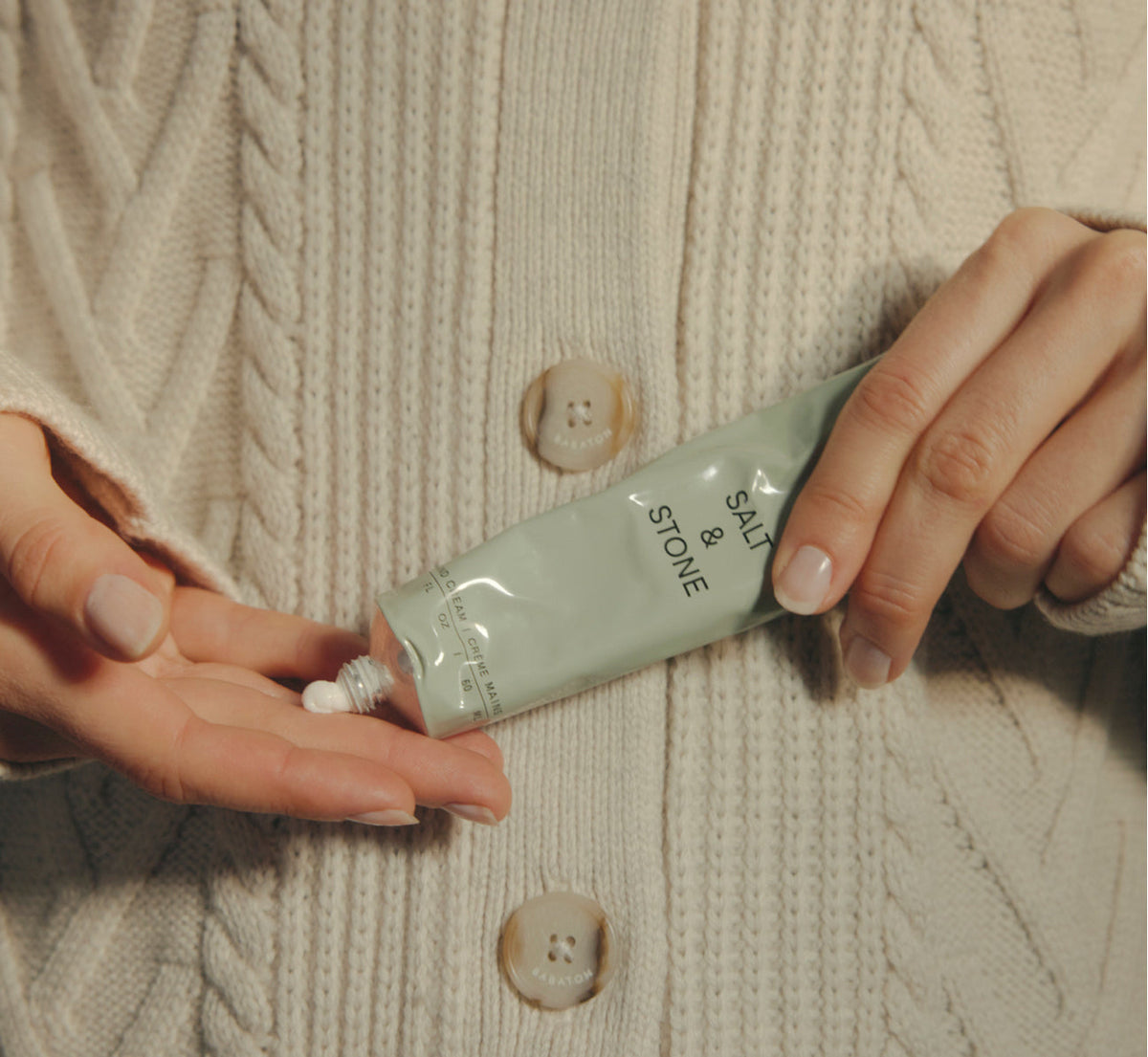 Salt & Stone Hand Cream - Bergamot & Eucalyptus impressie