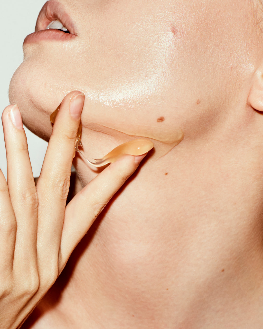 Grown Alchemist Meltaway Gel Milk Cleanser sfeer