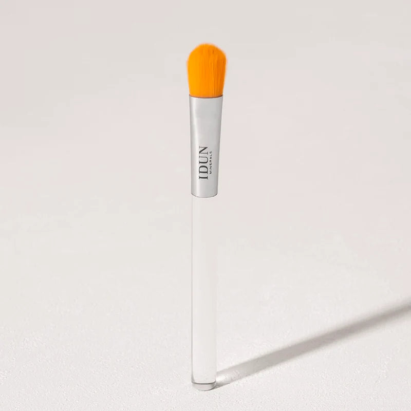 Idun minerals concealer brush sfeer