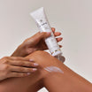 Philip B Magnolia Flowers Body Cream 178ml aangebracht op het been