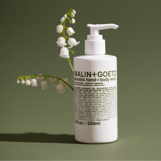 Malin+Goetz Cannabis Hand+Body Wash sfeer