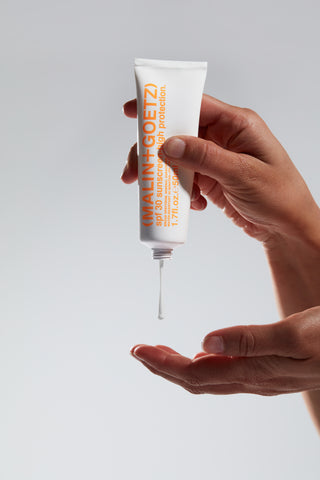 Malin+Goetz SPF 30 High Protection Moisturizer aanbrengen