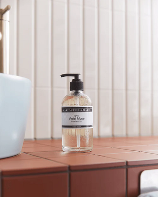 Marie-Stella-Maris Hand Soap - Violet Muse sfeer 1