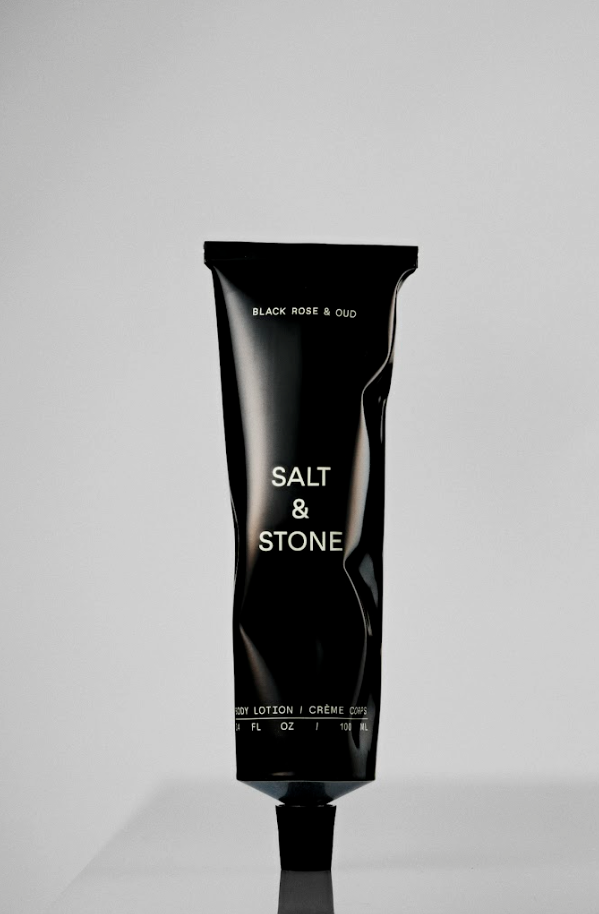 Salt & Stone Hand Cream - Black Rose & Oud 60ml sfeer