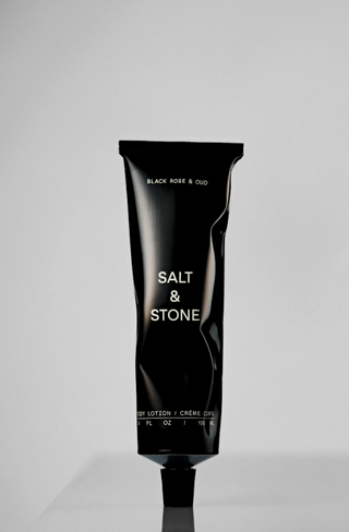 Salt & Stone Hand Cream - Black Rose & Oud 60ml sfeer