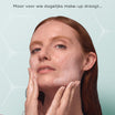 Medik8 Total Moisture Cleansing Gel 145ml model reinigt het gezicht