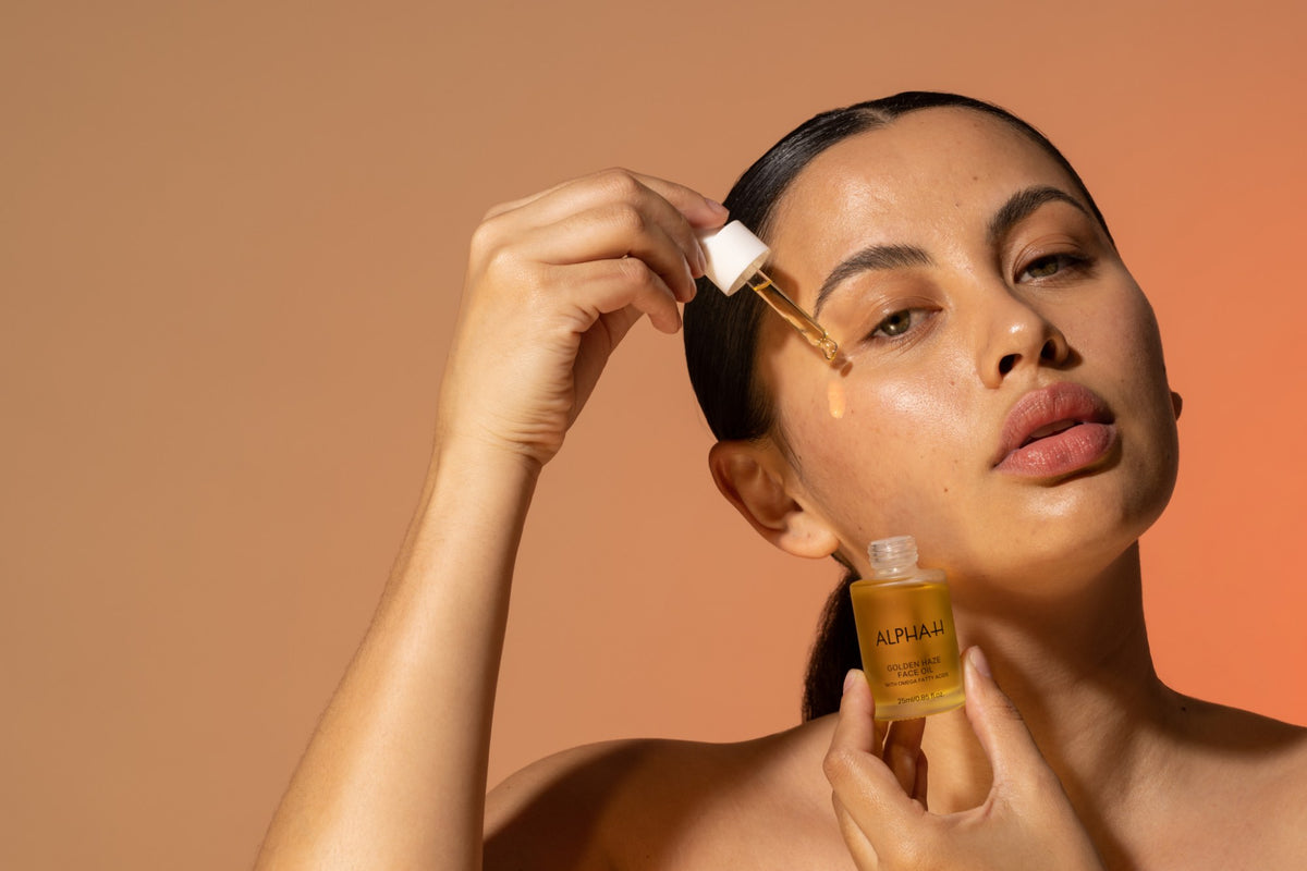 Alpha-H Golden Haze Face Oil olie aanbrengen met pipet