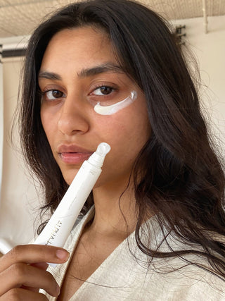 Alpha-H Liquid Gold Firming Eye Cream model met tube