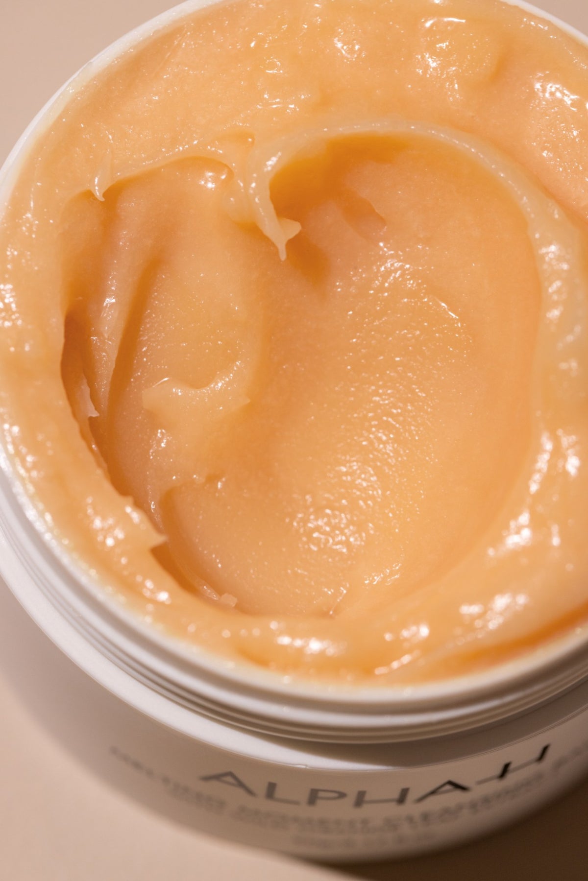 Alpha-H Melting Moment Cleansing Balm textuur van de balm