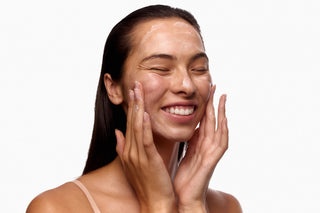 Alpha-H Smoothing AHA Face and Body Scrub scrub op het gezicht