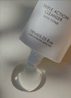 Alpha-H Triple Action Cleanser tube met gel-druppel