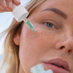 Alpha-H Vitamin B Serum serum aanbrengen met pipet
