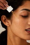Alpha-H Vitamin C Serum serum aanbrengen met pipet