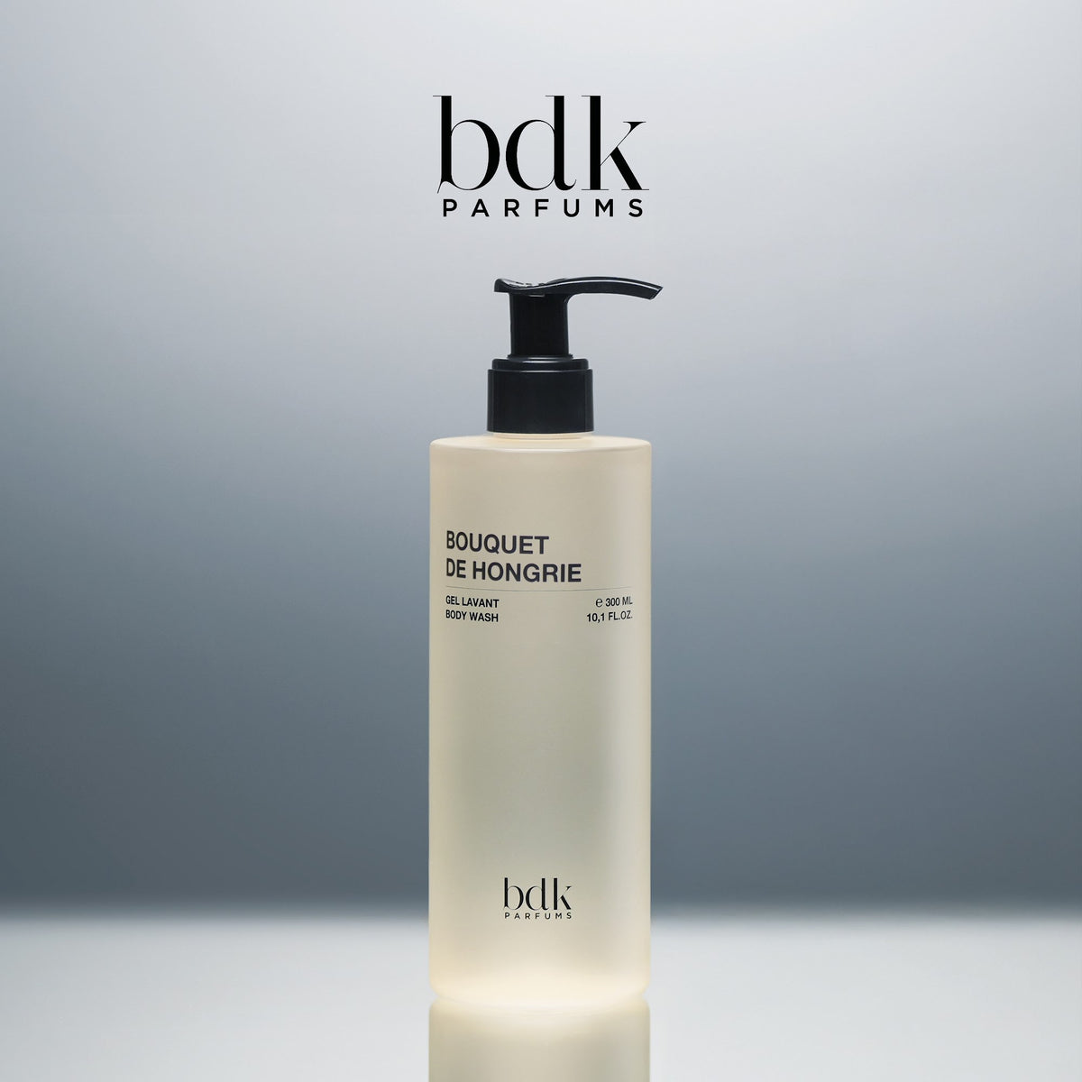 BDK Parfums Bouquet de Hongrie Shower Gel pompflacon in studio met bdk-logo