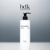 BDK Parfums Gris Charnel Body Lotion pompflacon in studio met bdk-logo