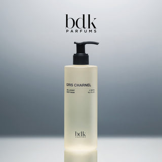 BDK Parfums Gris Charnel Shower Gel pompflacon in studio met bdk-logo