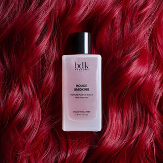 BDK Parfums Hair Perfume Rouge Smoking flacon op rood haar