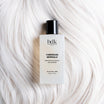 BDK Parfums Hair Perfume Tubereuse Imperiale flacon op platinablond haar
