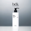 BDK Parfums Rouge Smoking Body Lotion pompflacon in studio met bdk-logo
