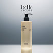 BDK Parfums Rouge Smoking Shower Gel pompflacon in studio met bdk-logo