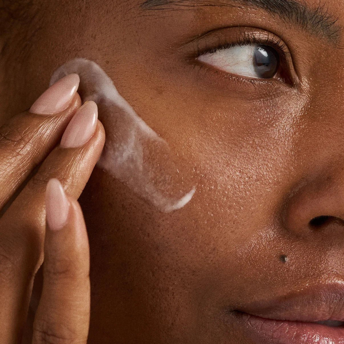 Dermalogica Phyto Nature Oxygen Cream aangebracht op de wang