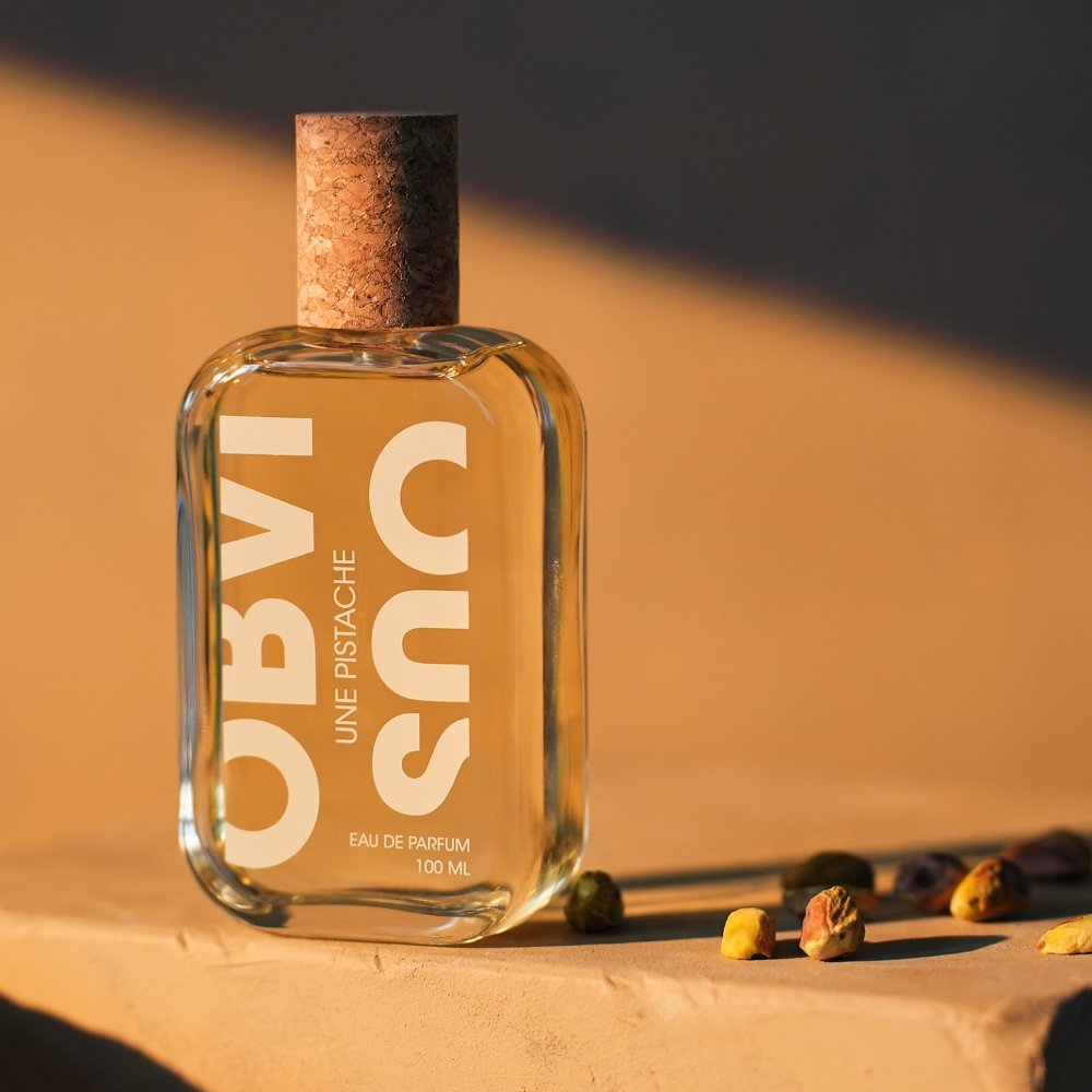 Obvious Parfums Une Pistache 100ml flacon op steen met kardemom