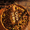 Obvious Parfums Une Pistache 100ml flacon in schaal vol pistachenoten