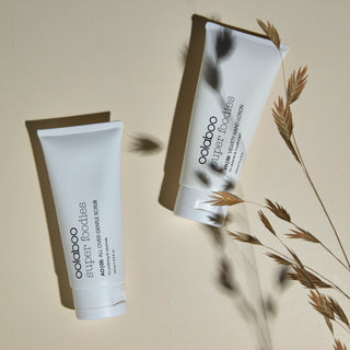 Oolaboo Super Foodies Velvety Hand Lotion naast All Over Gentle Scrub
