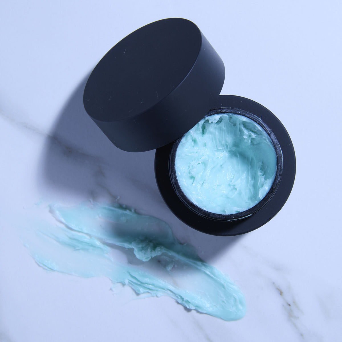 Oolaboo Oil Control Mask geopend met masker