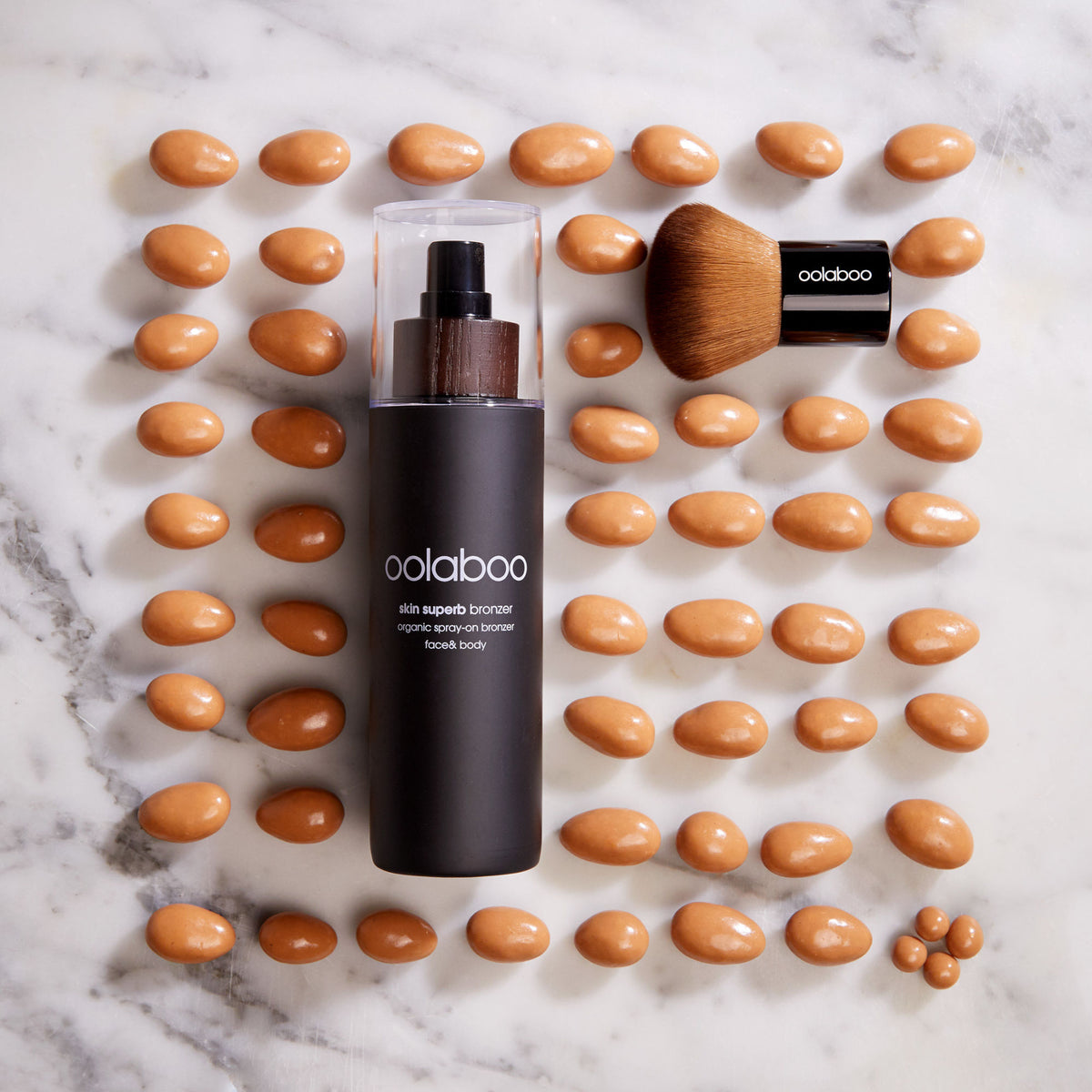 Oolaboo Skin Superb Organic Spray-on Bronzer met kwast en amandelen