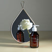 Oolaboo Super Foodies Calm Cleansing Face Oil bij spiegel met pioen