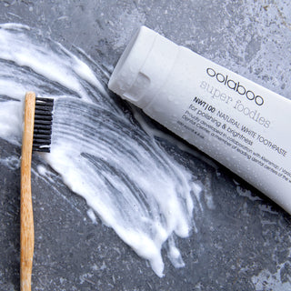Oolaboo Super Foodies Natural White Toothpaste met tandpasta en borstel