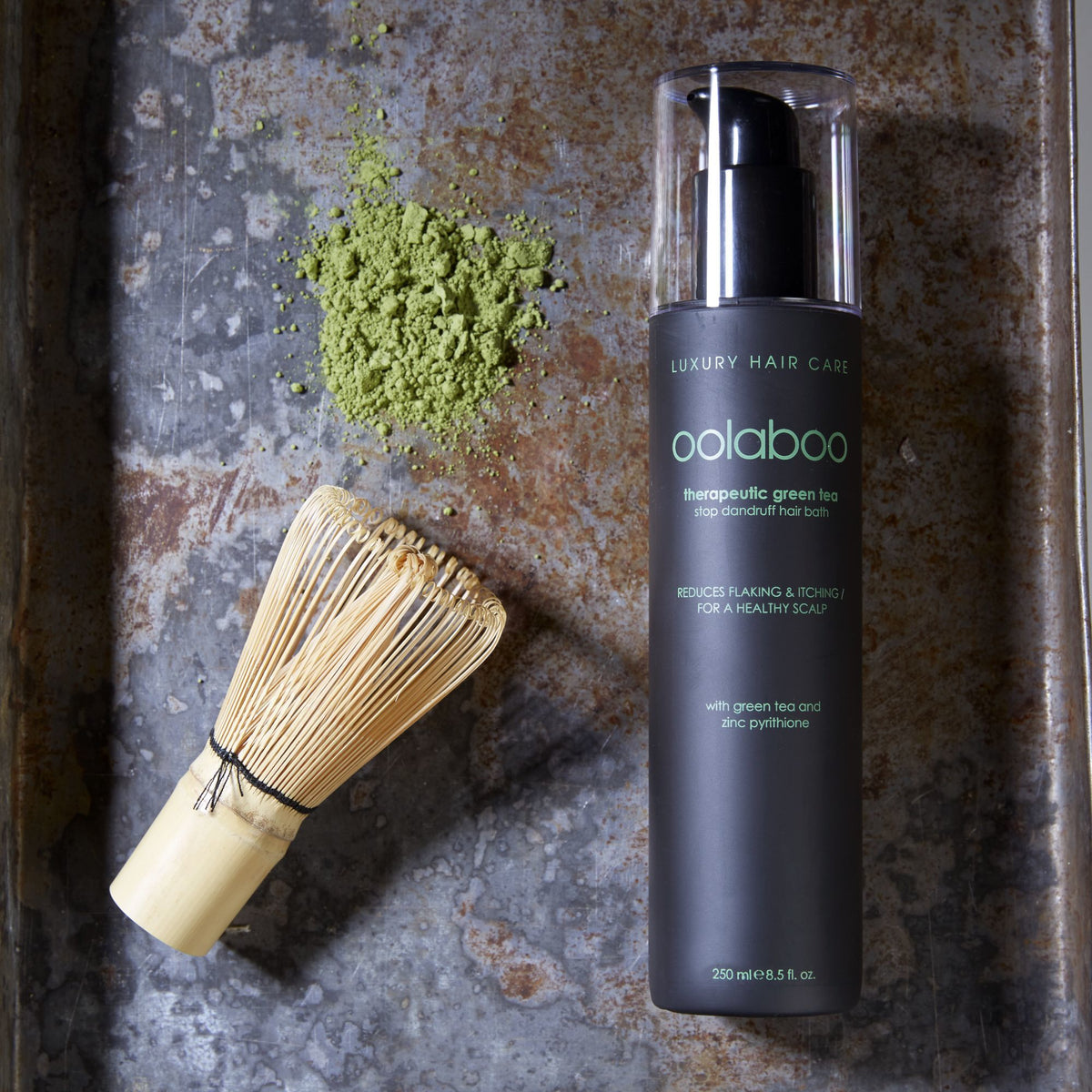 Oolaboo Therapeutic Green Tea Stop Dandruff Shampoo met matcha en klopper
