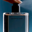 Salt & Stone Body Mist Saffron & Cedar 100ml spuiten close-up