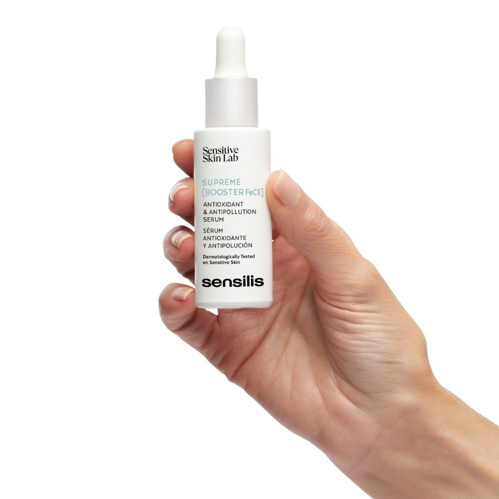 Sensilis Supreme Booster Serum flacon in de hand