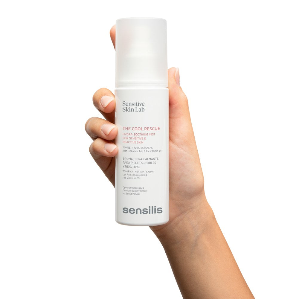 Sensilis The Cool Rescue Soothing Mist 150ml flacon in de hand