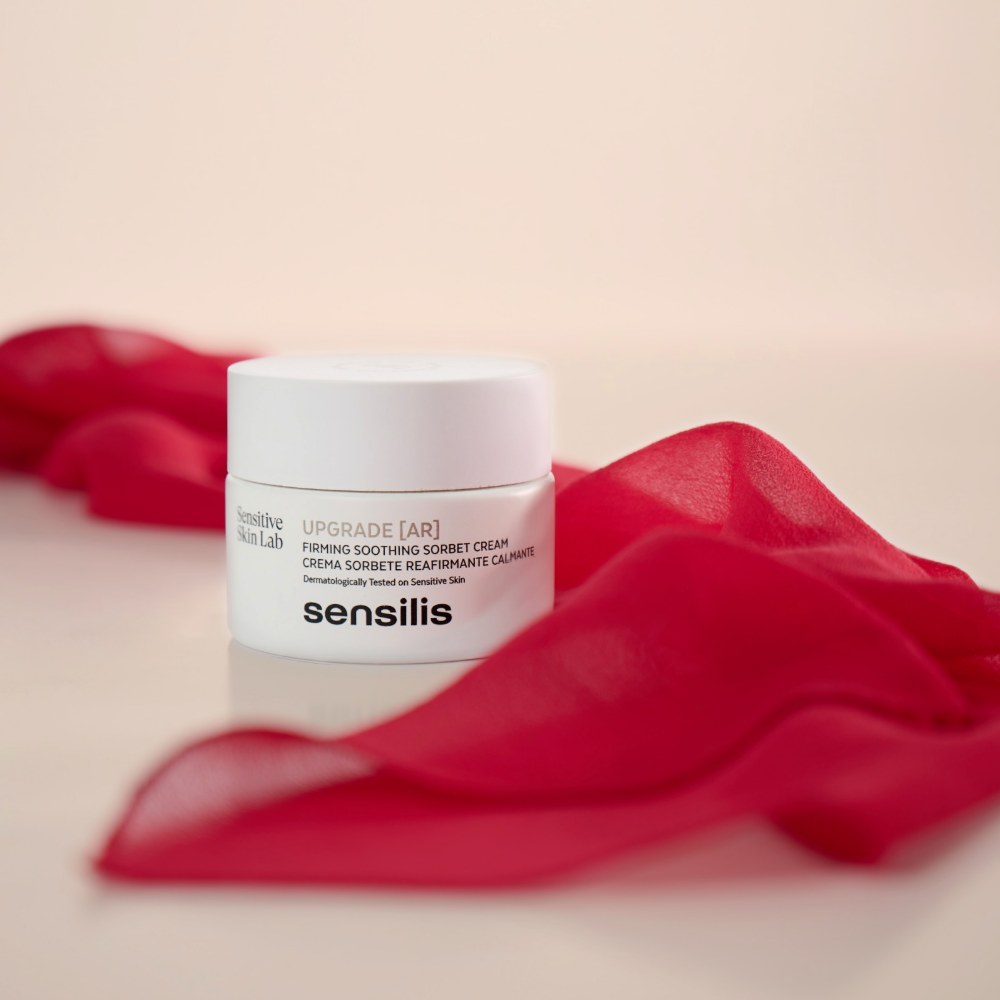 Sensilis Upgrade AR Firming Soothing Cream 50 ml pot met rode sjaal